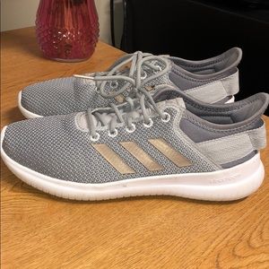 Adidas Cloudfoam tennis shoes